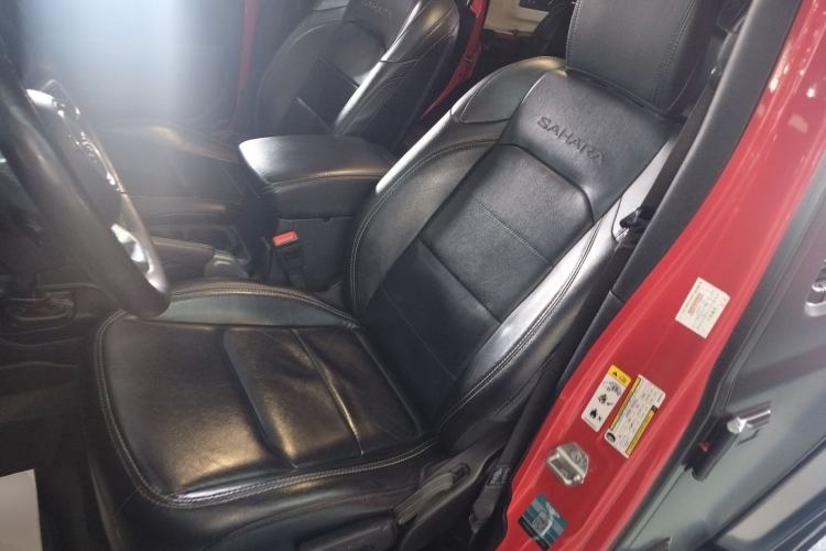 Used Jeep Wrangler 2019 2.0T Sahara Four-Door Version China VI Emission Standard Left Front Seat