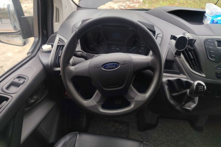 Used Ford Transit 2017 2.0T Diesel Multi-Purpose Commercial Vehicle Short Wheelbase Low Roof China V Standard