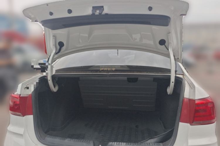 Used Volkswagen Santana 2016 1.6L Manual Fashion Edition Trunk