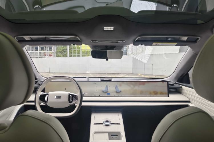 Used Geely Galaxy E8 2024 665 km Range Rear-Drive Starship Long-Range Version
