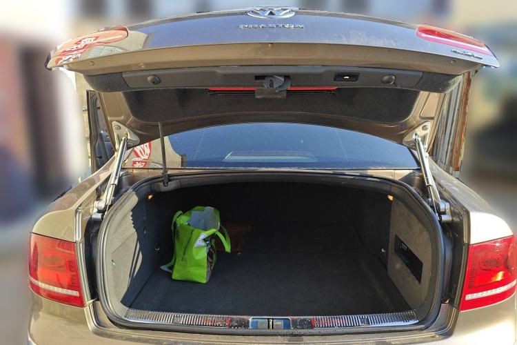 Used Volkswagen Phaeton 2011 4.2L V8 4-seat Extended-Range Individual Edition Trunk