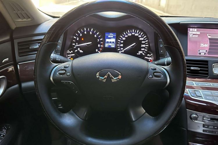 Used Infiniti Q70 2017 Q70L 2.5L Enjoyment Edition Interior 2