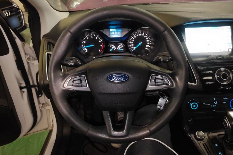 Used Ford Focus 2018 Hatchback Classic 1.6L Automatic Trendy SmartDrive Edition Steering Wheel