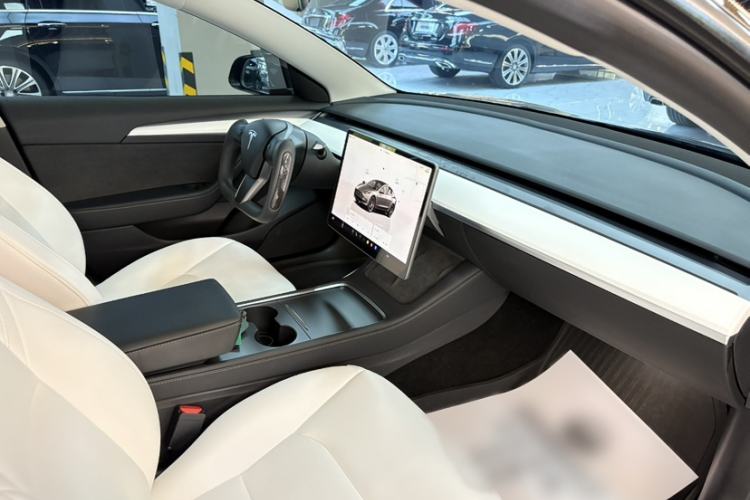 Used Tesla Model 3 2022 Performance High-Performance All-Wheel-Drive Version Interior 3