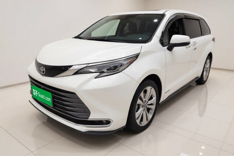 Used Toyota Sienna 2023 2.5L Hybrid Deluxe Edition