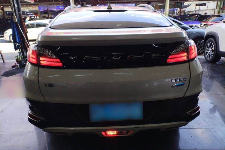 Used Venucia T90 2018 2.0L CVT Smart Connect Luxury Edition China V Standard
