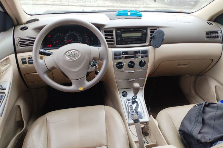 Used Toyota Corolla EX 2010 1.6L Automatic Luxury Edition Center Console