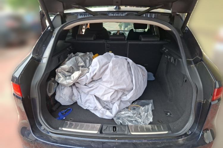 Used Jaguar F-PACE 2019 2.0T All-Wheel Drive R-Sport Sport Edition Trunk