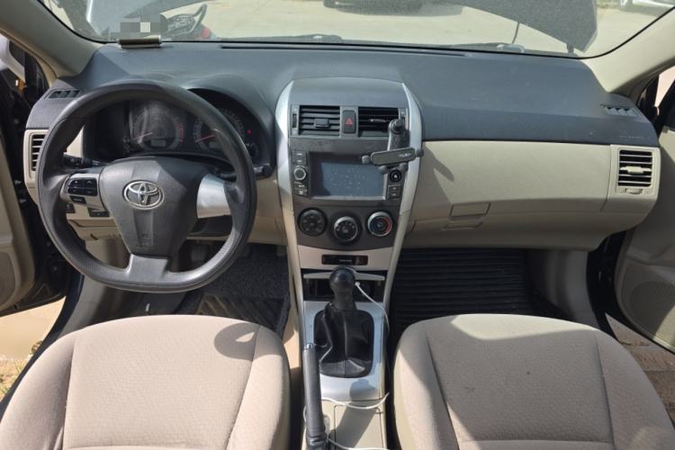 Used Toyota Corolla 2013 Special Edition 1.6L Manual Cool GL Model Center Console