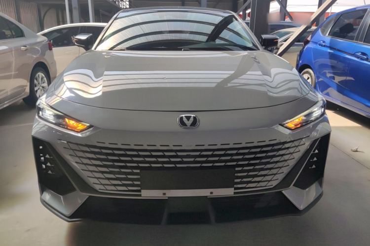 Used Changan UNI-V iDD 2023 ZhiDian iDD 1.5T 113km ZhiKu Model
