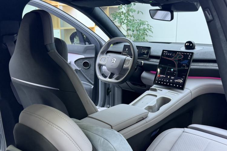 Used Nio EC6 2023 75 kWh Interior 3