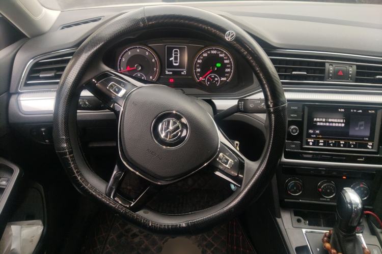 Used Volkswagen Lamando 2019 230TSI DSG Fashion Edition China VI
