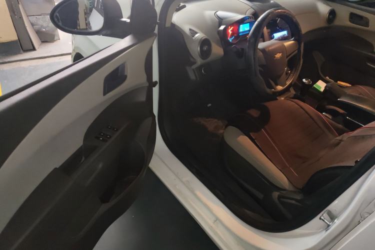 Used Chevrolet Aveo Sonic 2014 Sedan 1.4 SL MT Comfort Edition
