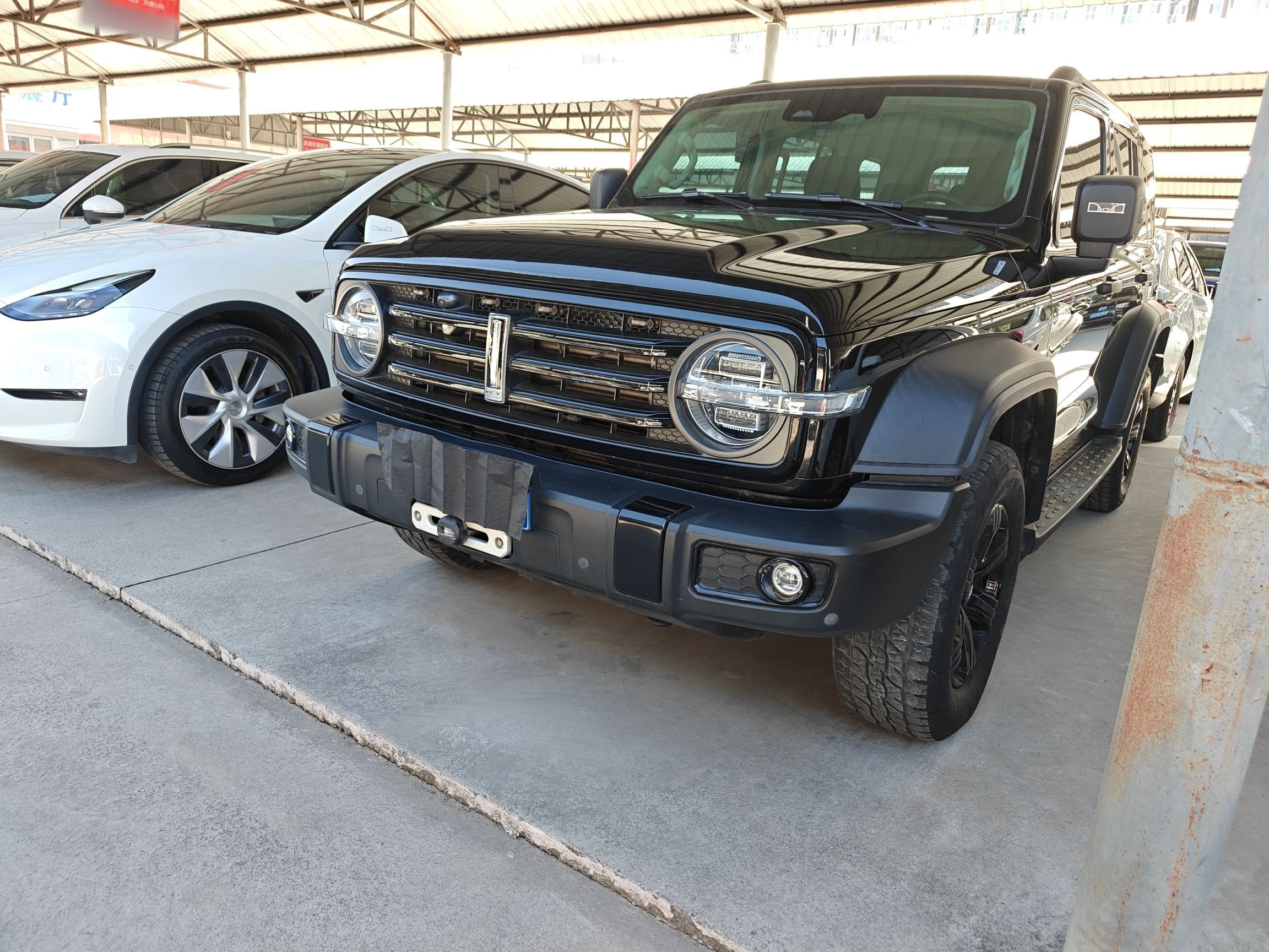 Под передней частью автомобиля