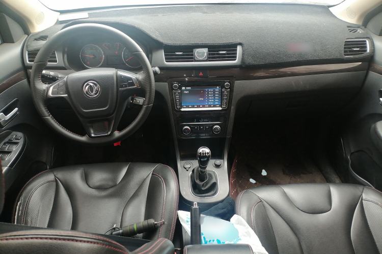 Used Dongfeng Fengon 370 2016 1.5L Manual Luxury 7-Seater Center Console