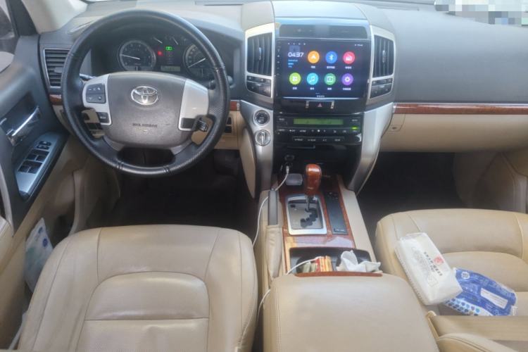 Used Toyota Land Cruiser 2012 4.0L Automatic VX Center Console