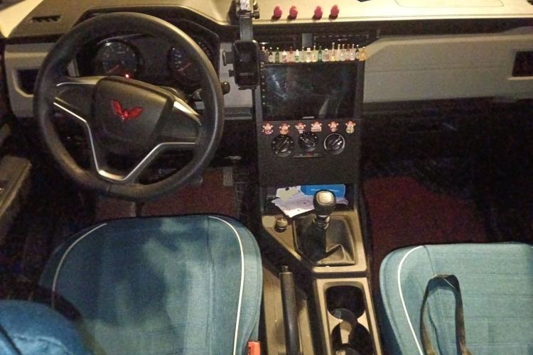 Used Wuling Zhengcheng 2021 1.5T Manual Comfort Version Center Console