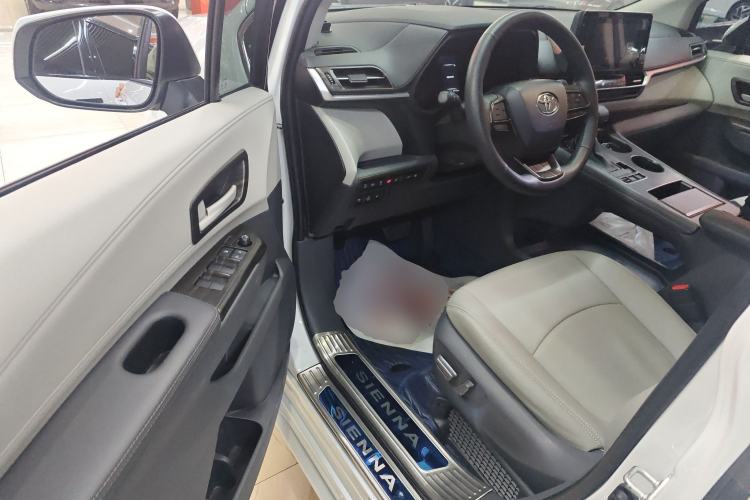 Used Toyota Sienna 2021 2.5L Hybrid Comfort Edition