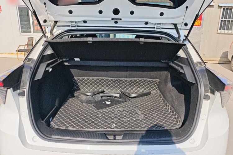 Used MG 4 EV 2023 415 km Range Sea-Faring Champion Edition