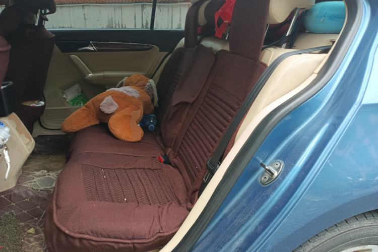 Used Volkswagen Lavida 2013 Revised Version 1.6L Automatic Luxury Edition Left Rear Seat