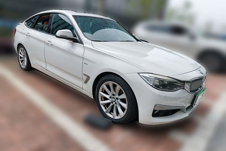 Used BMW 3 Series GT 2013 320i Sport Design Package Front Right 45 Deg