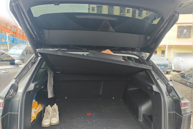 Used Volkswagen Tavendor 2024 380TSI All-Wheel-Drive R-Line Cruise Premium Edition Trunk