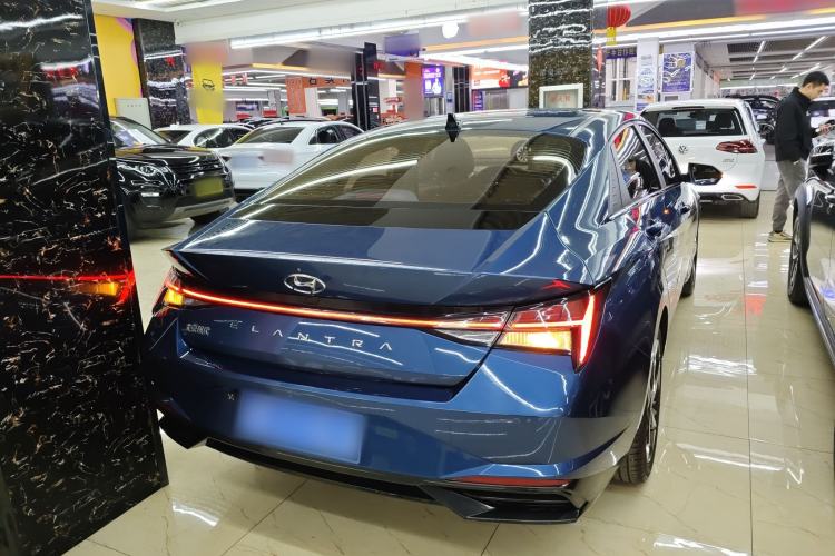 Used Hyundai Elantra 2021 1.5L CVT LUX Prestige Edition Rear Right 45 Deg