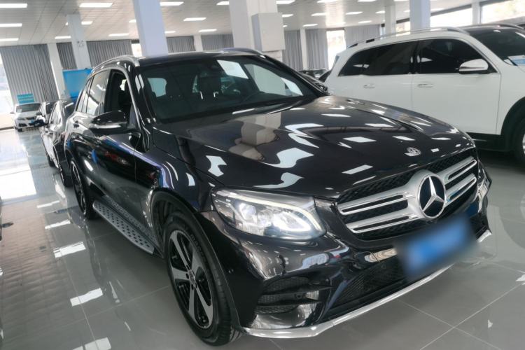 Used Mercedes-Benz GLC 2019 Facelift GLC 260 L 4MATIC Luxury Model Front Right 45 Deg