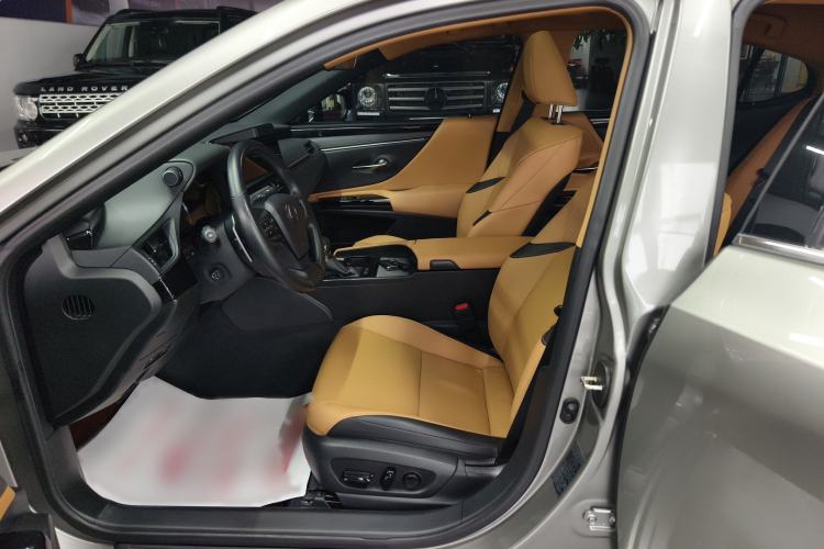 Used Lexus ES 2023 200 Excellence Edition
