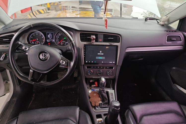 Used Volkswagen Golf 2016 230TSI Automatic Luxury Version
