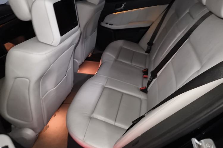 Used Mercedes-Benz E-Class 2009 E 300 Fashion Model Left Rear Seat