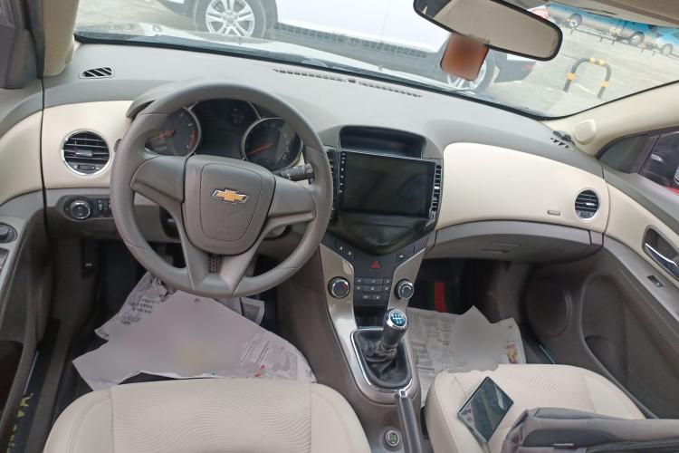 Used Chevrolet Cruze 2015 1.5L Classic SL MT Center Console