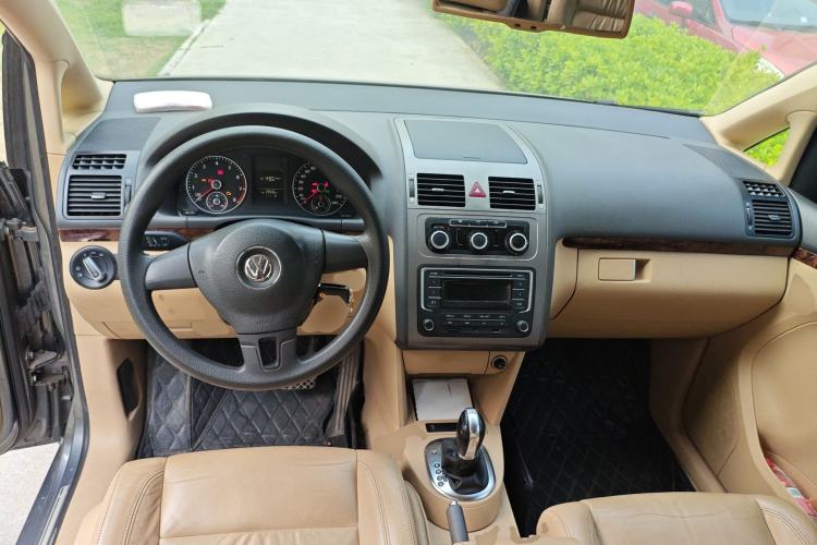 Used Volkswagen Touran 2013 1.4T DSG Comfort Edition 5-Seater Center Console