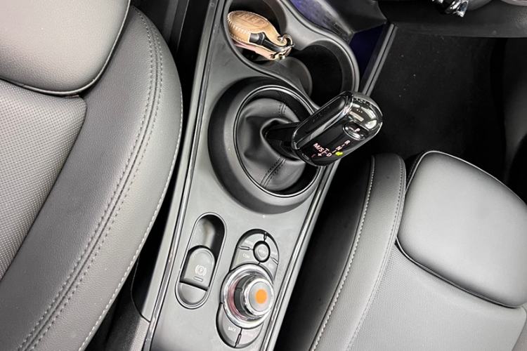 Used MINI Countryman 2021 1.5T COOPER ALL4 Laguna Blue Limited Edition Interior 9