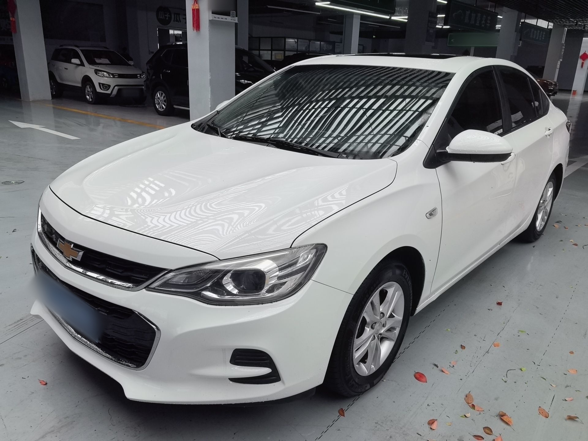 Под передней частью автомобиля