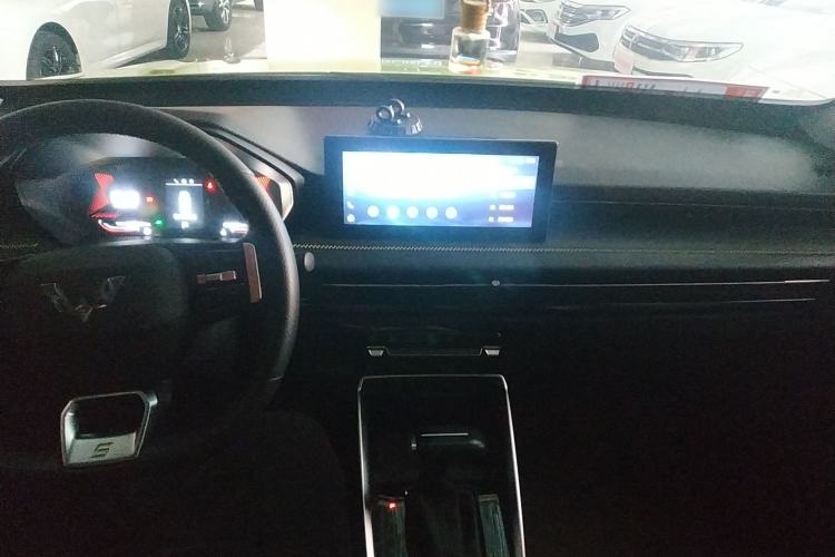 Used Wuling Alvez 2022 1.5T CVT Trendy & Cool Edition
