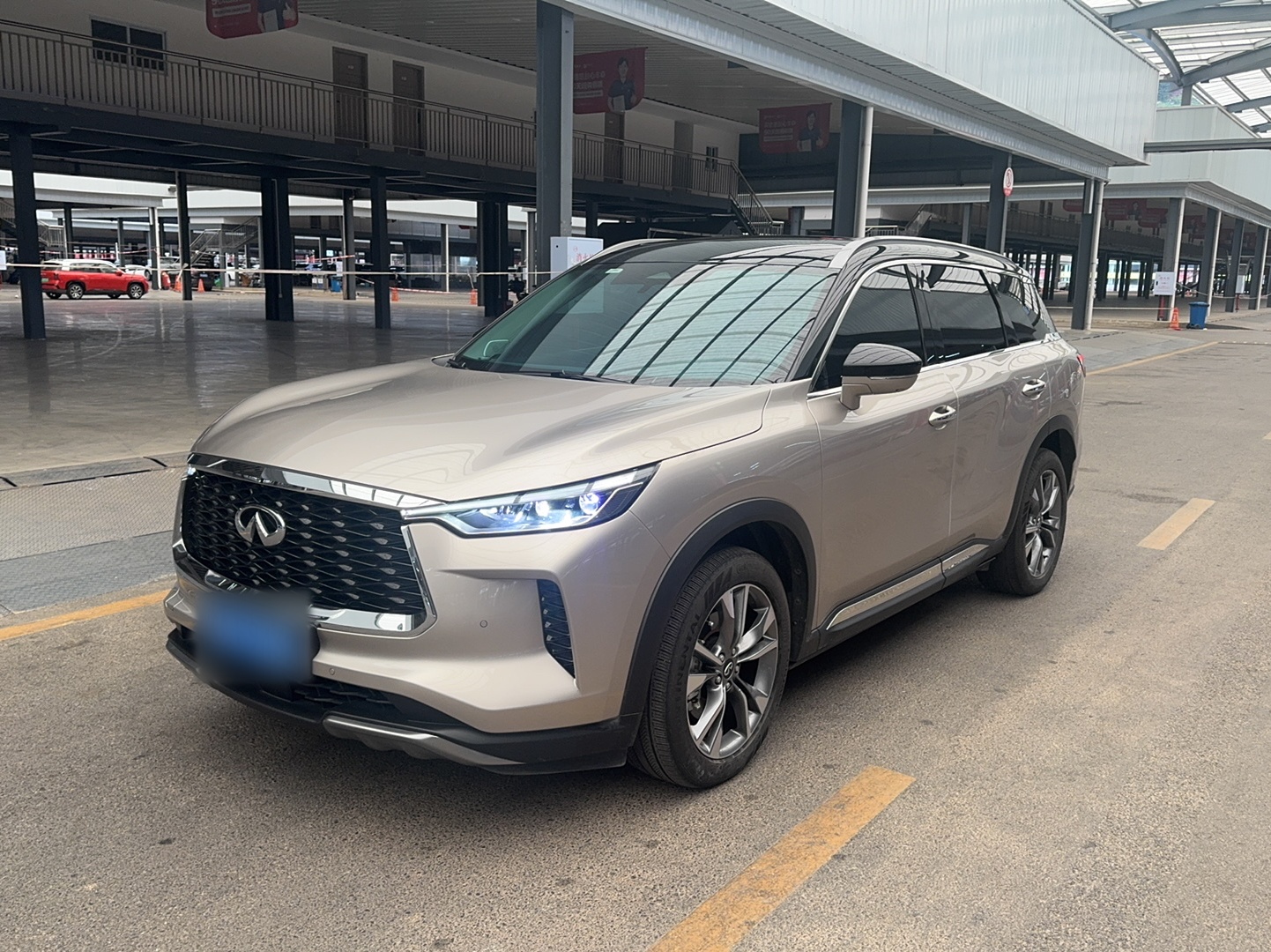 Под передней частью автомобиля