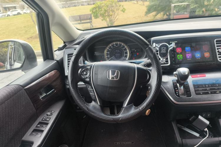 Used Honda Elysion 2016 2.4L Classic Edition
