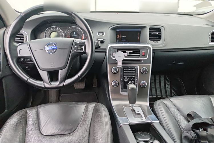Used Volvo S60 2012 T5 Comfort Edition Center Console
