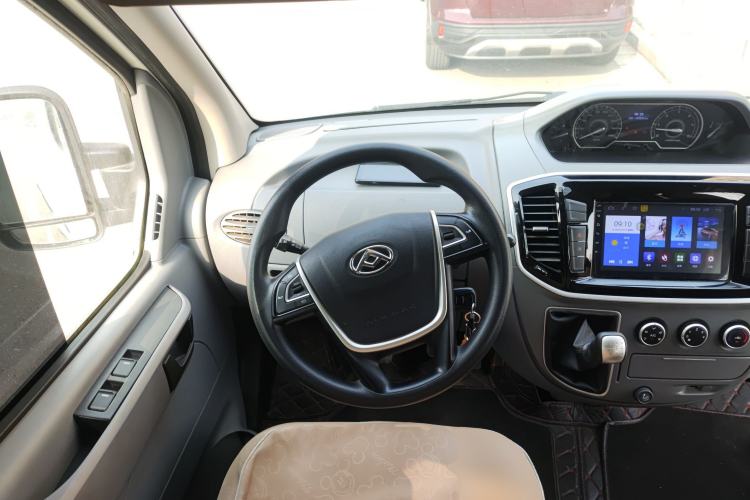 Used SAIC MAXUS Xintu V80 2019 2.5T Classic Edition 6-Speed Manual – Aoyuntong Short Wheelbase Mid-Height Design 5/6 Seats Steering Wheel