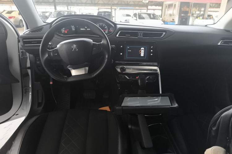 Used Peugeot 308 2016 1.6L Automatic Luxury Edition Center Console