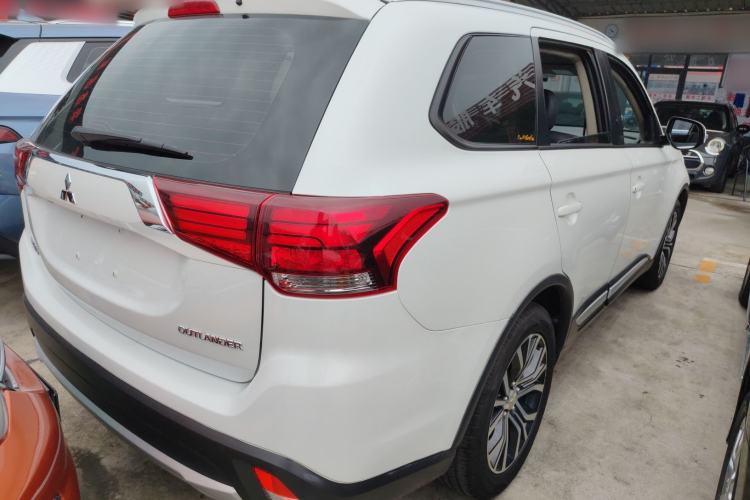 Used Mitsubishi Outlander 2018 2.0L Two-Wheel-Drive Jiale Edition 7-Seater
