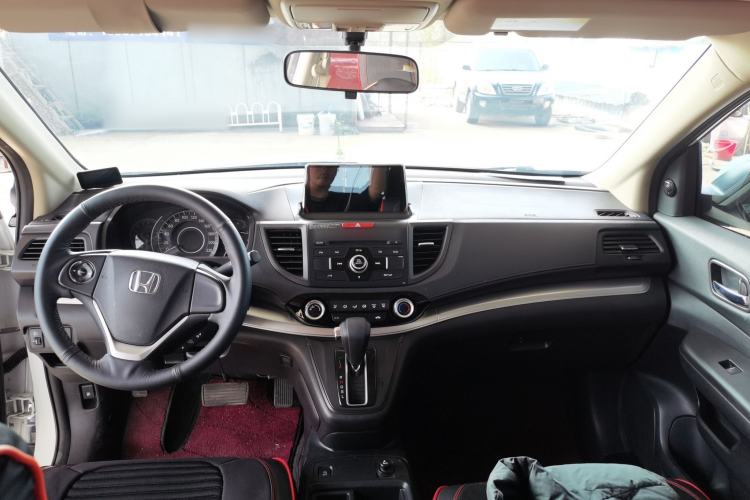 Used Honda CR-V 2016 2.0L two-wheel drive Urban Edition Center Console