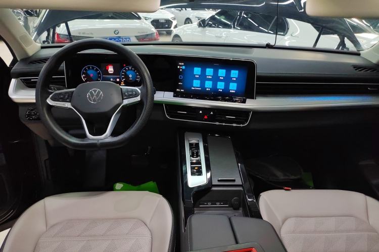 Used Volkswagen Tavendor 2024 330TSI Luxury Touring - All-Inclusive Edition Interior 2