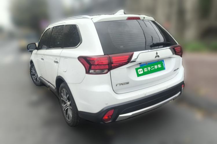 Used Mitsubishi Outlander 2018 2.4L 4x4 Luxury Edition 7-Seater
