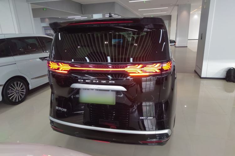 Used Denza D9 2024 DM-i 980 Four-Wheel Drive Flagship Model Rear