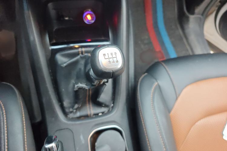 Used Wuling Hongguang S3 2019 1.5L Manual Luxury Model China VI Standard