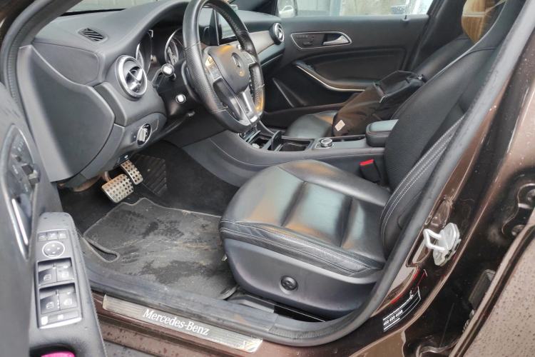Used Mercedes-Benz GLA 2015 GLA 260 4MATIC Sport Edition Driver Seat