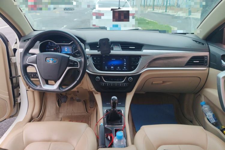 Used Geely Auto Emgrand 2017 Sedan Million Edition 1.5L Manual Luxury Model Center Console