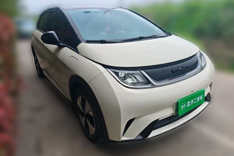 Used BYD Dolphin 2023 420 km Fashion Edition Front Right 45 Deg